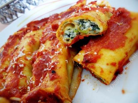 Cannelloni di crespelle con ricotta e spinaci al sugo di salsiccia