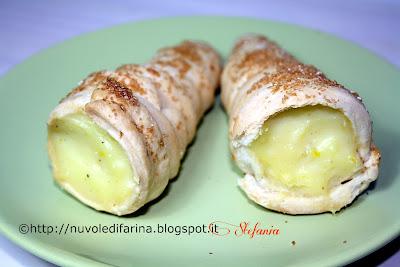 Cornetti di pasta sfoglia con crema alla vaniglia