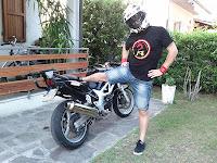 Mantenersi in forma con la moto e per la moto. Una guida di Maybe al motostretching