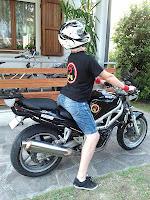 Mantenersi in forma con la moto e per la moto. Una guida di Maybe al motostretching