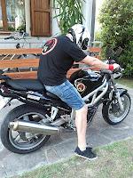 Mantenersi in forma con la moto e per la moto. Una guida di Maybe al motostretching