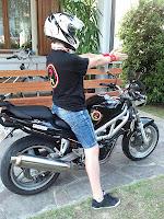 Mantenersi in forma con la moto e per la moto. Una guida di Maybe al motostretching