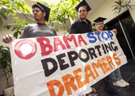 Le mosse di Obama sull’immigrazione: dalla super sanatoria alla battaglia contro la legge anti-immigrati in Arizona