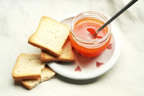 Vasetto di marmellata di albicocche