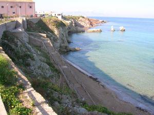 Difficile operazione di salvataggio prestata da terra tramite catena umana – Spiaggia “La Praiola”, Terrasini