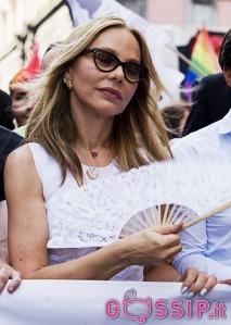 Ornella Muti e la figlia Naike madrine del gay pride di Napoli.