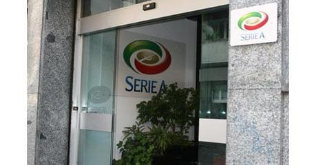 Lega Serie A portone Le proposte della Lega Serie A: proroga del contratto e sospensione degli emolumenti dei calciatori condannati