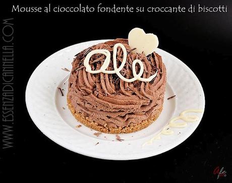 Mousse al cioccolato fondente su croccante di biscott