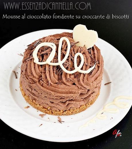 Mousse al cioccolato fondente su croccante di biscott