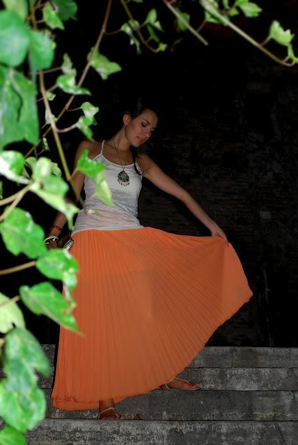 Outfit: Orange Gipsy