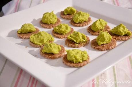 Hummus di avocado e piselli