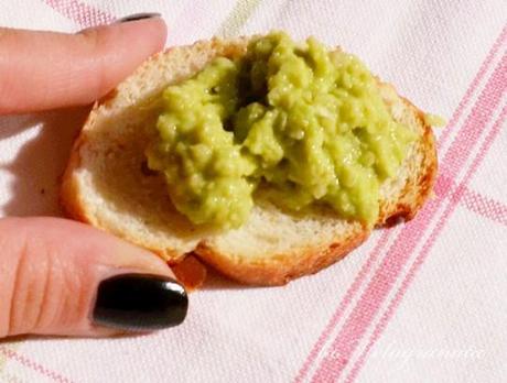 Hummus di avocado e piselli