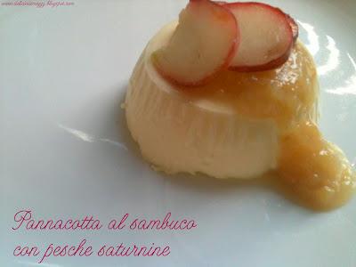 Pannacotta al sambuco con pesche saturnine