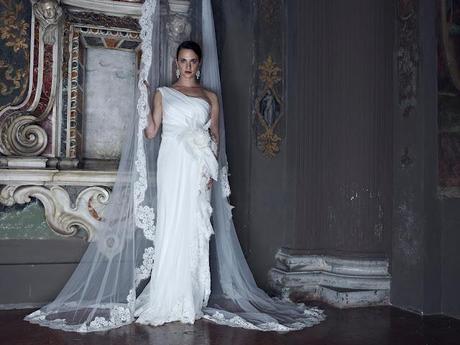 ALBERTA FERRETTI FOREVER: L’ASSOLUTO FASCINO DEL TOTAL WHITE