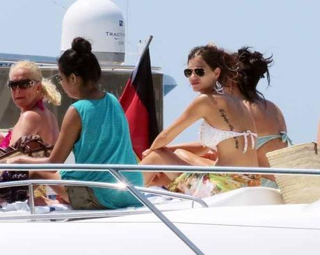 Yolanthe Cabau e Wesley Sneijder ad Ibiza