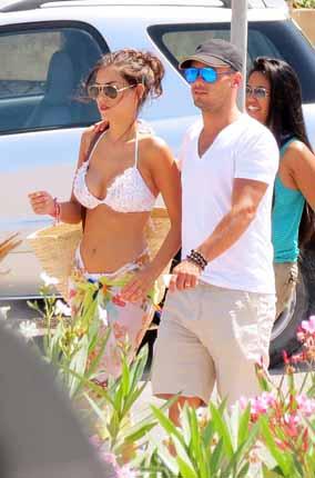 Yolanthe Cabau e Wesley Sneijder ad Ibiza