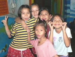 Baan Unrak (Aiuto all'infanzia e a ragazze madri. Organizzazioni umanitarie).