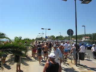 MONTA LA PROTESTA A GIULIANOVA PER LA SPIAGGIA RISERVATA AI CANI ALL'ANNUNZIATA.