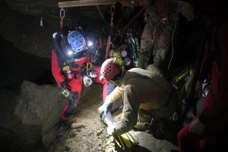 Progetto Sebino: Abisso Bueno Fonteno, Sifone Smeraldo.  Luca Pedrali e Nadia Bocchi immersione stratosferica!