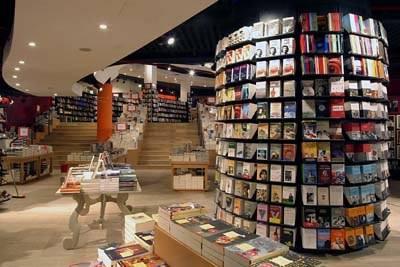 ATTACCO ALLA FELTRINELLI