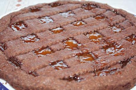 Crostata al cacao con marmellata di albicocche