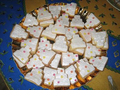 Biscotti decorati nuziali per confettata, bomboniera e centro tavola