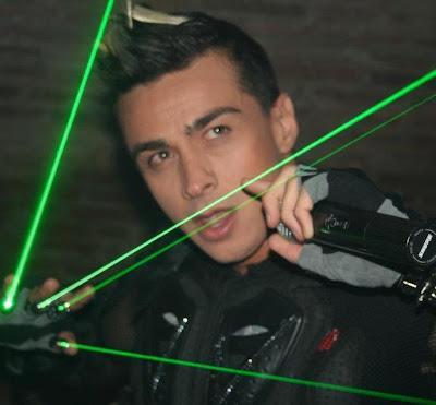 LUI SI CHE CI SA' FARE LUI SI CHE CI SA' FARE
