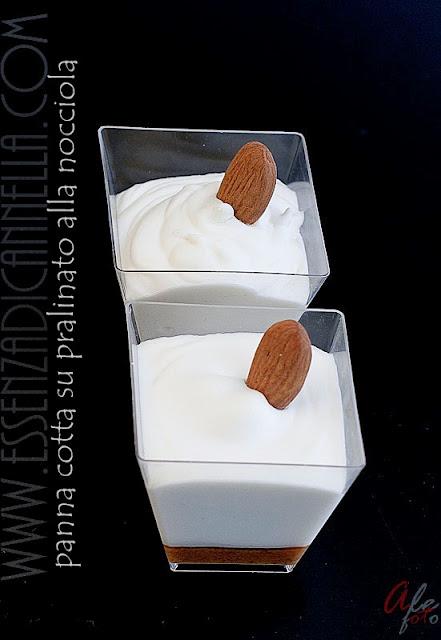 Panna cotta su pralinato alla nocciola