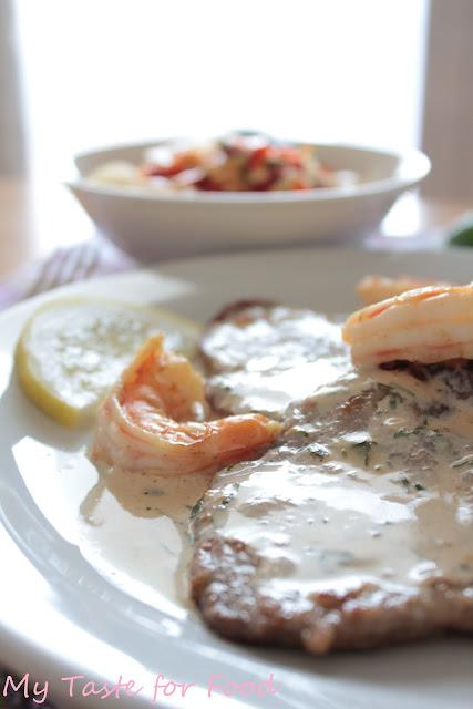 Scaloppine al limone e gamberi con noodles vegetariani