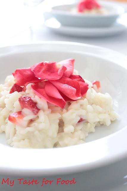 Risotto alle fragole e petali di rosa