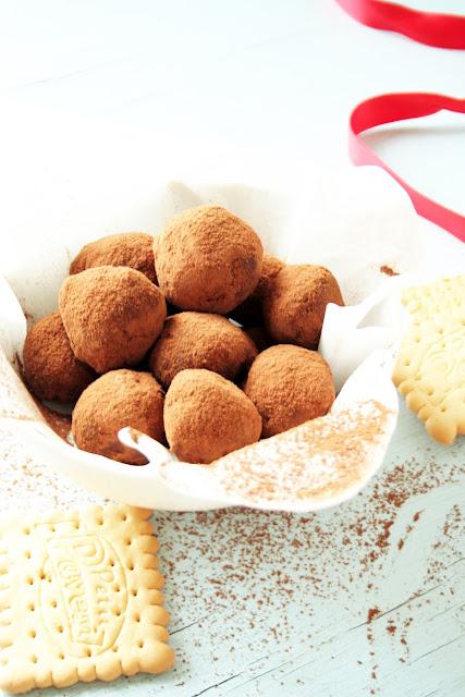 Tartufini speziati con ricotta e biscotti secchi