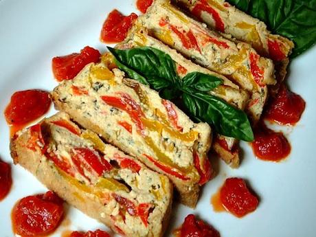 Terrina di peperoni e ricotta con salsa di pomodoro al basilico