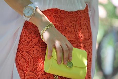 Lace and fluo: preview of tomorrow's post