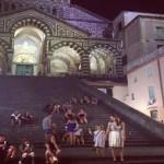 Amalfi: Jessica Alba in posa davanti al Duomo