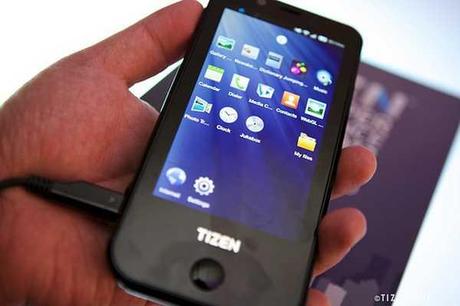 Primo Cellulare Tizen Samsung avrà un display Super AMOLED Plus HD