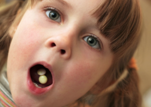 Fumetti per bambini che inducono al consumo di psicofarmaci bambina psicofarmaci