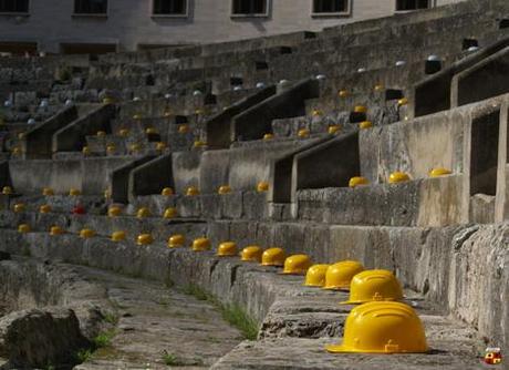 Lavoratori al cimitero, per davvero