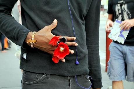 New York Street Style : Classy Feathers