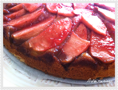 TORTA DI MELE E MARMELLATA DI FRAGOLE PER UN COMPLEANNO SPECIALE