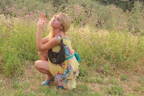 A coloured dress in Tuscany countryside !