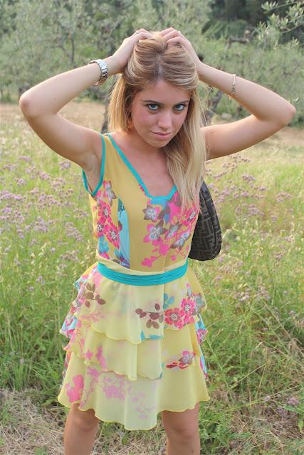 A coloured dress in Tuscany countryside !