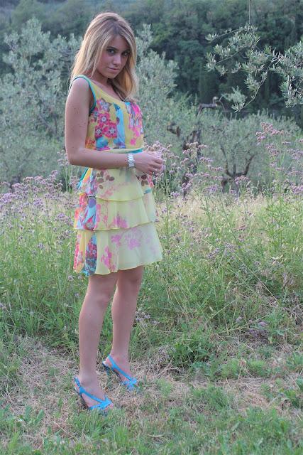 A coloured dress in Tuscany countryside !