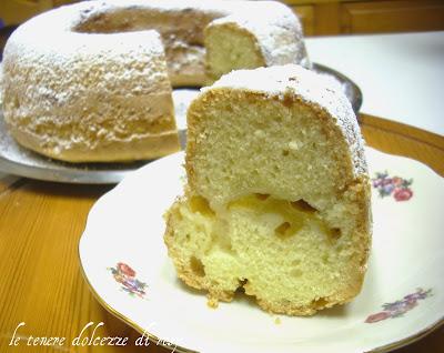 Ciambella alle susine e profumo di limone