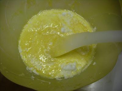 Ciambella alle susine e profumo di limone