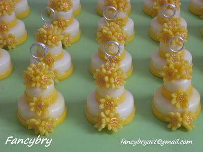 Mini wedding cakes... variante con girasoli