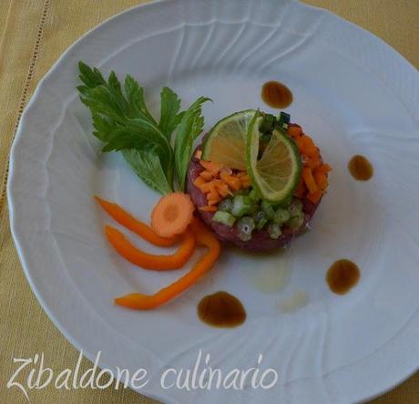 Carne battuta a coltello con verdure