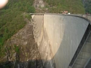 Turbine delle dighe di Oschiri e Casteldoria Mare di Valledoria una distesa gialla