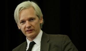 Le recensioni di Bruno – “Julian Assange – Nemico pubblico numero uno” di Chiara Perseghin