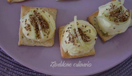 Gelato al Parmigiano su crackers di segale