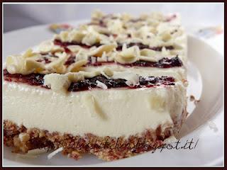 Easy Summer: Cheesecake bars cioccolato bianco e mirtilli rossi